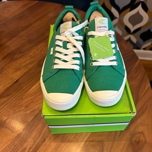 Cariuma Green Canvas Sneakers